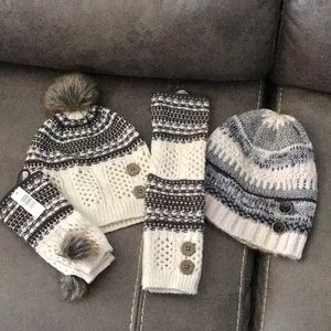 NWT Simply Noelle knit winter hats and wrist warmers